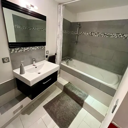 Duplex Les Pins Proche